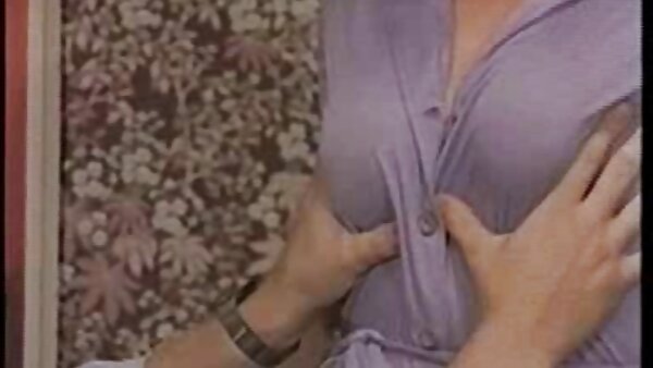 دختر آماتور کثیف در موقعیتی مبلغان در فیلم سکسی مادر و دختر ربایش عمیق کوبیده می شود
